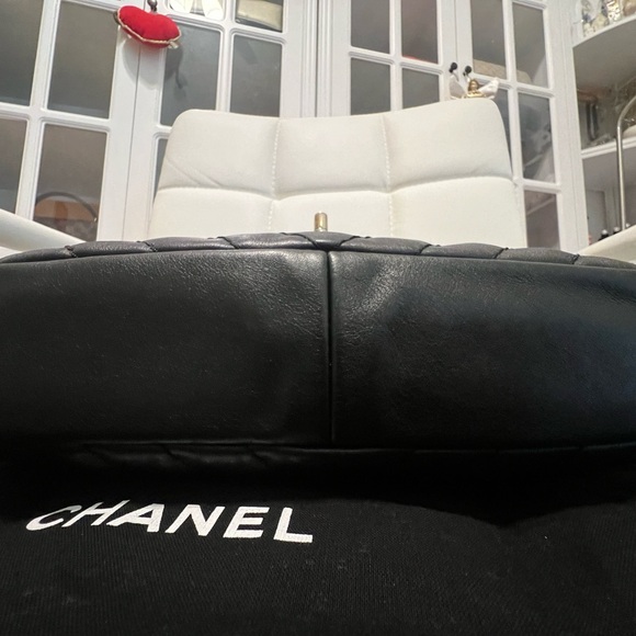 SOLD AUTHENTIC Chanel Medallion Charm Flap Bag ChevronCalfskin Medium - Picture 5 of 10